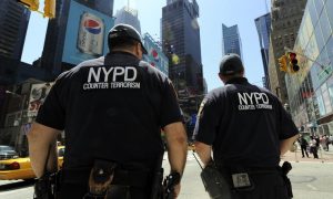 2 policías acusados violación encaran 25 años cárcel