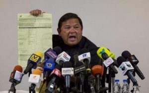 Opositor venezolano muestra pruebas de fraude en comicios