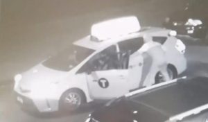 Atracan dos taxistas en fin de semana