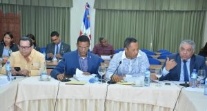 Legisladores rehusan poner tope a  las exoneraciones de sus vehículos