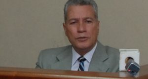 Ministro de Industria pide al Senado mantener facilidades a la industria
