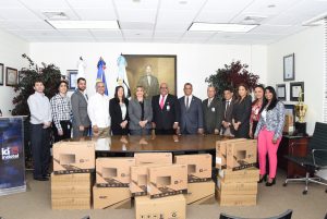 Indotel entrega computadoras Indotel entrega computadoras