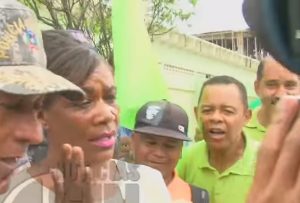 Desafiando a Marcha Verde, una mujer grita: «Danilo trabaja bien»