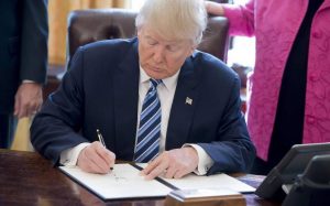 EEUU: Trump quiere su reforma fiscal esté lista para firmarla en Navidad