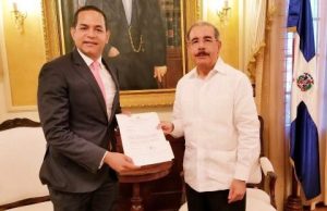 Valentín entrega resolución a Danilo