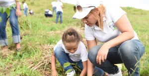 Voluntariado BC realiza jornada de reforestación en el río Ozama Voluntariado BC realiza jornada de reforestación en el río Ozama