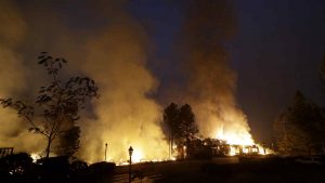 Fuegos en California dejan ya 35 muertos y 100.000 evacuados