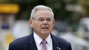 EEUU: Juez niega pedido senador Menéndez para anular juicio