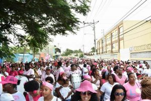 BOCA CHICA: Cientos munícipes marchan contra el cáncer