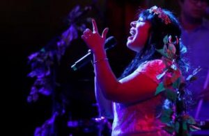 Carla Morrison defiende su voz crítica y su música «honesta»