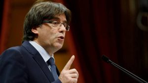 CATALUÑA: Presentan querellas por rebelión contra Puigdemont