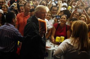 Trump resta importancia víctimas del huracán María en Puerto Rico