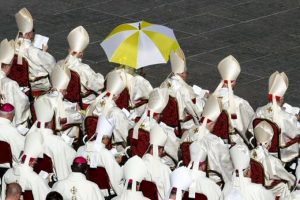El papa canoniza a 35 santos, la mayoría de Brasil y México
