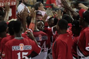 Leones se afianzan en la cima, Toros y Gigantes ganan