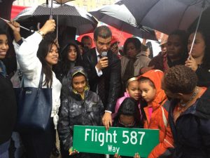 Nombran esquina en honor a víctimas 587