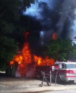 Lo nunca visto: Un incendio destruye una estación de bomberos