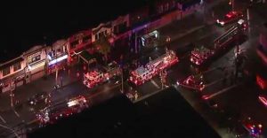 NUEVA YORK: Fuego arrasa con varios negocios en Queens NUEVA YORK: Fuego arrasa con varios negocios en Queens