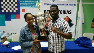 Katerine Coronado gana torneo de ajedrez juvenil
