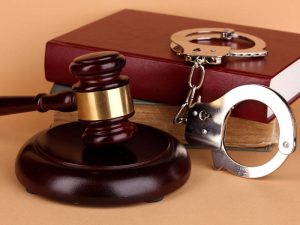 Acusan pandillero por doble asesinato