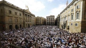 ESPAÑA: Miles salen a la calle a pedir diálogo Gobierno-Generalitat