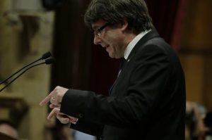 BARCELONA: Puigdemont declara la independencia de Cataluña