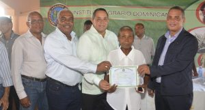 TAMAYO: Productores reciben título provisional de sus tierras