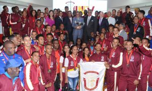 UNEV recibe trofeo de campeón Juegos Universitarios UNEV recibe trofeo de campeón Juegos Universitarios