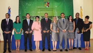 UCSD reconoce a diez egresados destacados UCSD reconoce a diez egresados destacados