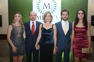 Metro Country Club presenta nuevo logo con fiesta para propietarios
