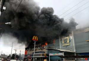 FILIPINAS: Incendio en un centro comercial deja al menos 37 muertos
