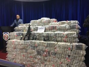 BARAHONA: DNCD ocupa más de mil paquetes de cocaína y arresta a cinco