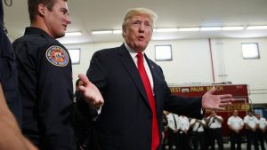 Trump dice que a EE.UU. le iría bien «un poco» de calentamiento global