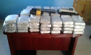 PEDERNALES: Ocupan 76 paquetes cocaína y apresan a dos extranjeros
