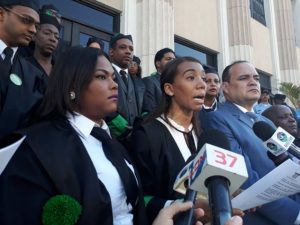 Defensores públicos de RD paralizan labores en reclamo aumento salarial Defensores públicos de RD paralizan labores en reclamo aumento salarial