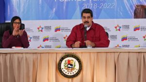 Maduro acusa EU de asalto a unidad militar y pide repeler con ‘plomo’ Maduro acusa EU de asalto a unidad militar y pide repeler con ‘plomo’