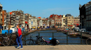 Amsterdam también está saturada de turistas Amsterdam también está saturada de turistas