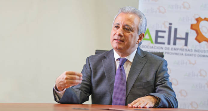 Empresarios dicen RD se ha quedado atrás en reducción de la pobreza imagen