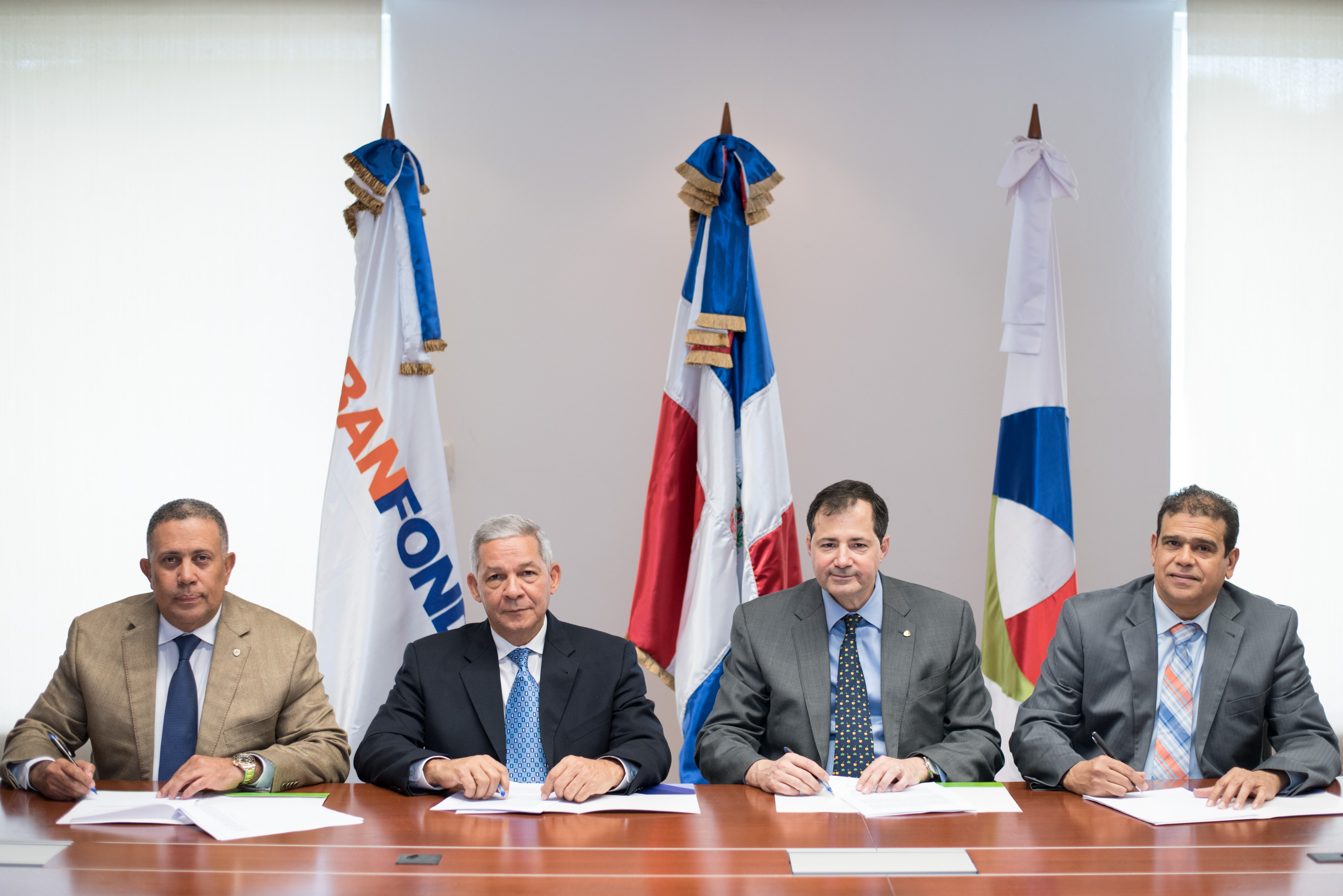 Banco BHD León y BANFONDESA firman alianza fortalecer mercado de remesas imagen