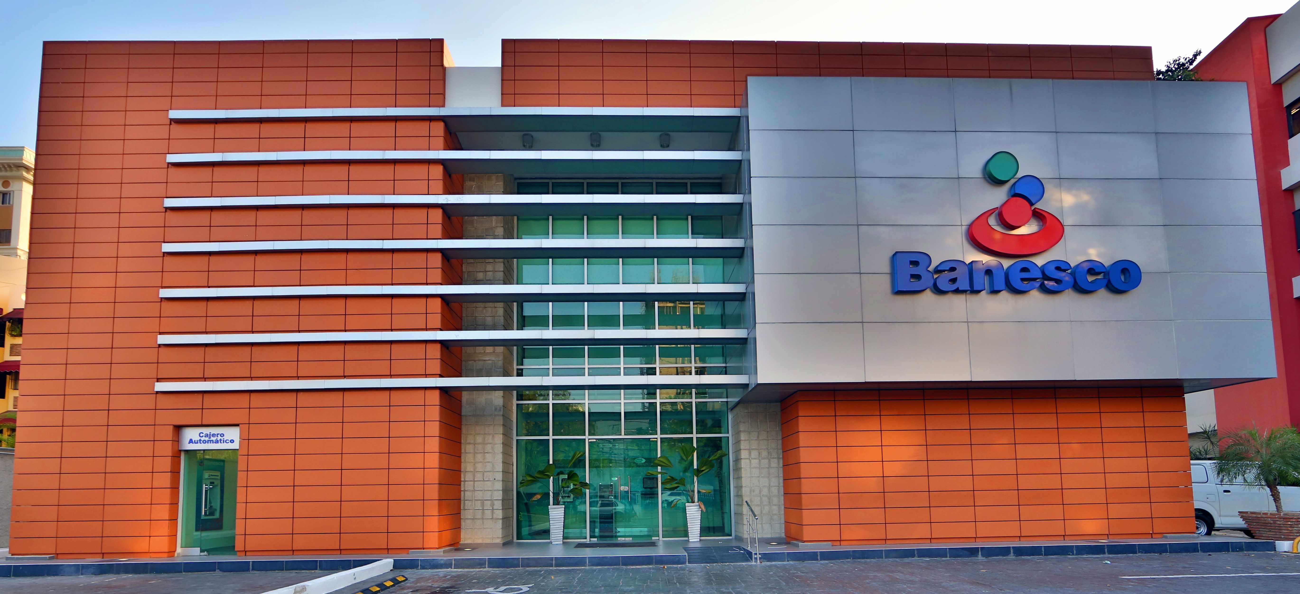 Fitch Ratings incrementa calificación a Banesco Banco Múltiple R. Dominicana imagen