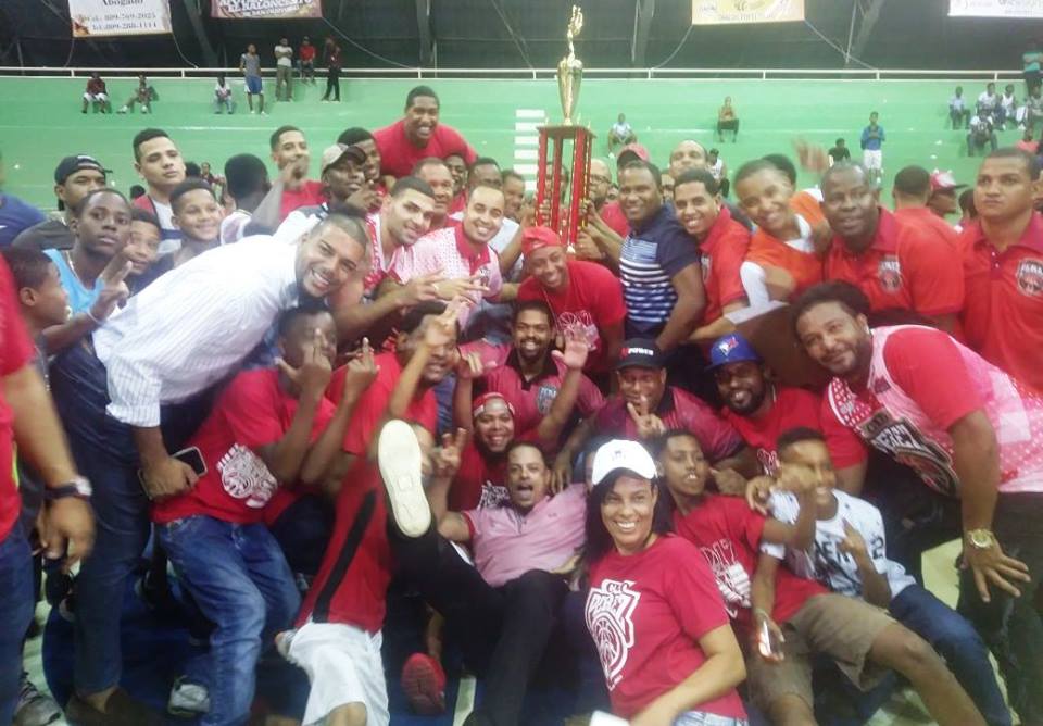 Ciro Pérez revalida título de campeones torneo basket SC imagen
