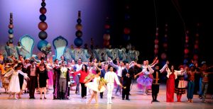 Cascanueces, en versión de lujo, acentúa la Navidad Cascanueces, en versión de lujo, acentúa la Navidad