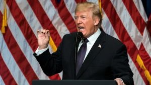 Trump arremete contra los medios por su cobertura de la reforma fiscal Trump arremete contra los medios por su cobertura de la reforma fiscal