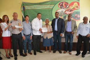 HIGüEY: Parceleros reciben 4.5 millones de pesos