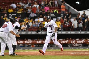 Gigantes derrotan Aguilas, Licey vence a los Toros