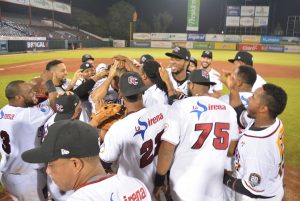 Aguilas y Gigantes clasifican al round robin, Licey gana