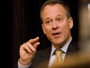 Schneiderman advierte sobre falsos funcionarios