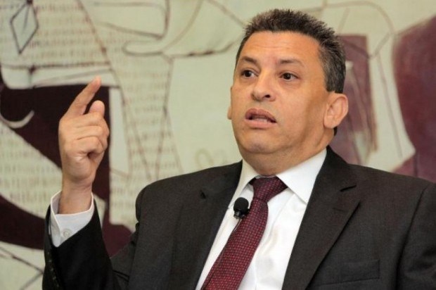 Ex Director de Aduanas ve inminente una división en el partido de gobierno imagen