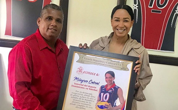 Los Mina se corona campeón Torneo Voleibol Navideño EVA imagen