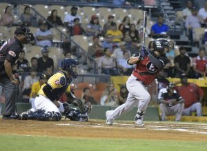 Licey sigue indetenible, Aguilas derrotan Leones en semifinal beisbol