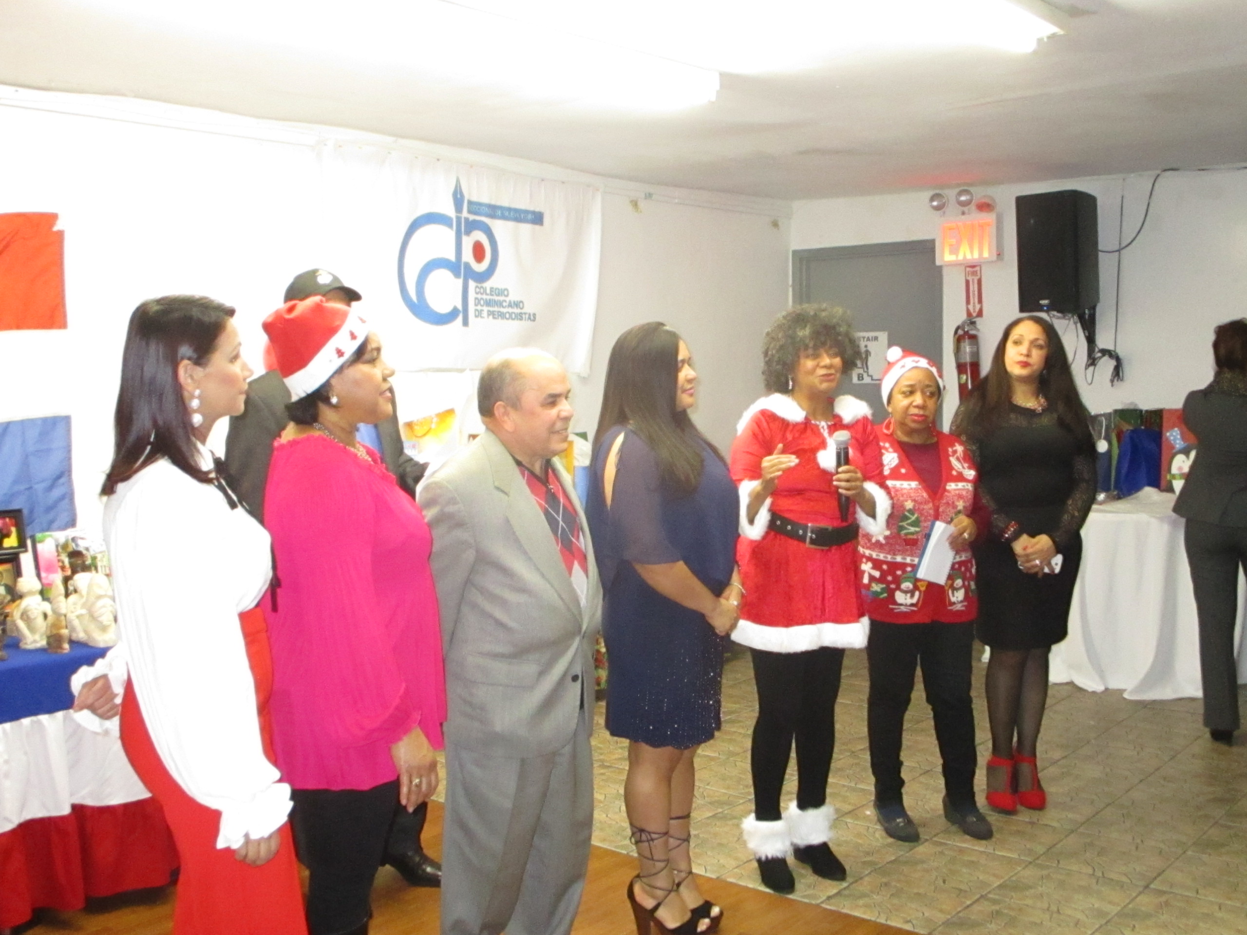 Decenas de periodistas asisten a fiesta fin de año imagen